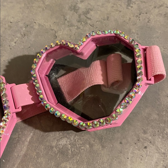Oversized Barbie Sparkle Hearts Goggles - Picture 4 of 6